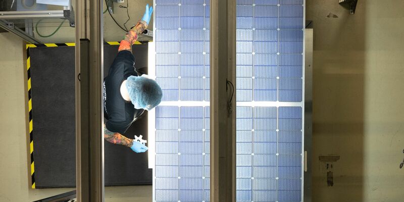 Laut Insolvenzverwalter Flöther gibt es für den Solarmodulhersteller eine Reihe von Interessenten. (Archivbild) - Foto: Sebastian Kahnert/dpa-Zentralbild/dpa