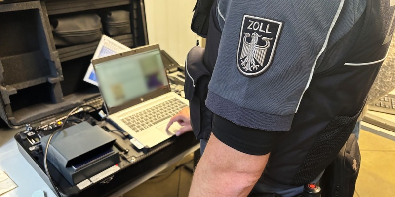 HZA-BI: Gemeinsamen Kontrollaktion von Zoll, Bezirksregierung und Ordnungsamt in Bielefelder Innenstadt/Aufbauarbeiten des Leinewebermarktes im Fokus - Foto: presseportal.de