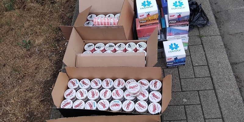 HZA-SB: 8.424 ml Substitute und 2.259 Dosen Snus sichergestellt; Saarbrücker ZOLL entdeckt versteckte Tabakwaren - Foto: presseportal.de