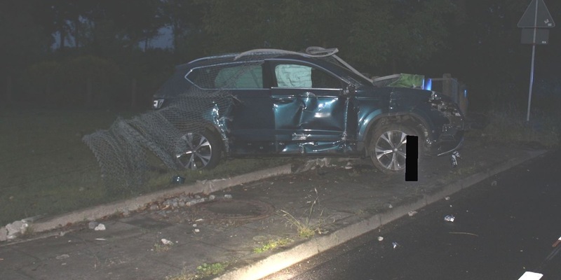 POL-MI: Autofahrt endet im Zaun - Fahrer alkoholisiert - Foto: presseportal.de