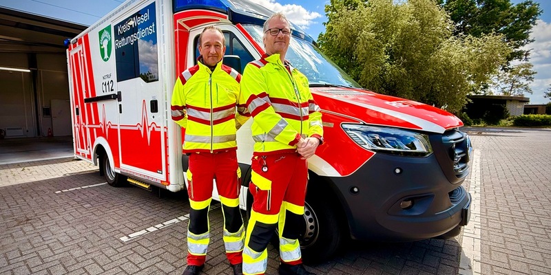 FW Dinslaken: Ein Jahr RTW Voerde 2 - starke Partnerschaft für die Region - Foto: presseportal.de