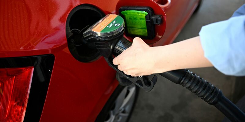 Bei Supermärkten und Discounter mussten Verbraucher in den vergangenen Jahren immer tiefer in die Tasche greifen. - Foto: Philip Dulian/dpa