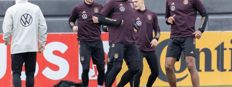 Mats Hummels (l.) wird wohl nicht für den BVB in Amerika spielen. Jonathan Tah will für seinen neuen Club spielen.  - Foto: Jürgen Kessler/dpa