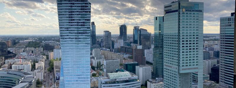 Die Skyline der polnischen Hauptstadt Warschau -  Polen hat in den vergangenen 20 Jahren einen enormen wirtschaftlichen Aufschwung verbucht. (Archivbild) - Foto: Friedemann Kohler/dpa