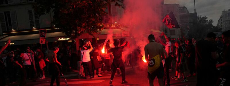Der Champions-League-Titel wurde längst nicht nur friedlich gefeiert. - Foto: Aurelien Morissard/AP/dpa