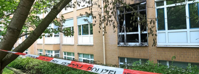 Brandermittler des LKA sicherten Spuren. - Foto: Bodo Marks/dpa