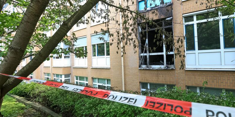 Der 72-Jährige, der den Brand in der Klinik gelegt haben soll, kommt vorübergehen in eine psychiatrische Klinik. - Foto: Bodo Marks/dpa