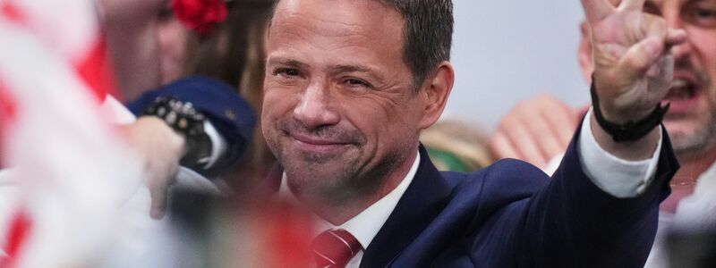 Der proeuropäische Kandidat Trzaskowski ist für viele Wähler in katholisch geprägten ländlichen Regionen ein rotes Tuch. - Foto: Petr David Josek/AP/dpa