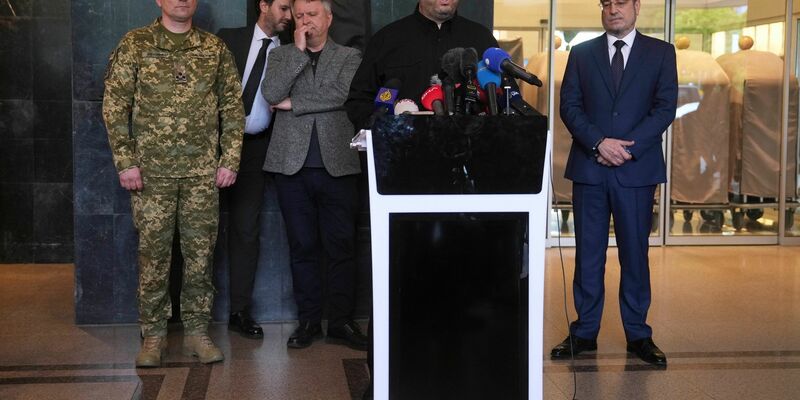 Dem ukrainischen Verhandlungsführer Rustem Umjerow zufolge haben sich die Ukraine und Russland bei Gesprächen in Istanbul auf einen weiteren Gefangenenaustausch geeinigt. - Foto: Evgeniy Maloletka/AP/dpa