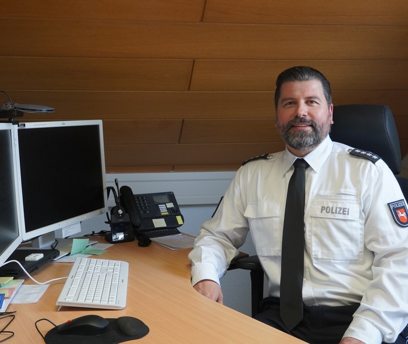 POL-GÖ: (176/2025) Polizeistation Friedland hat neuen Leiter - Inspektionsleiter Marco Hansmann begrüßt Ullrich Björn Ritzau als Nachfolger von Jörk Grote in Groß Schneen - Foto: presseportal.de