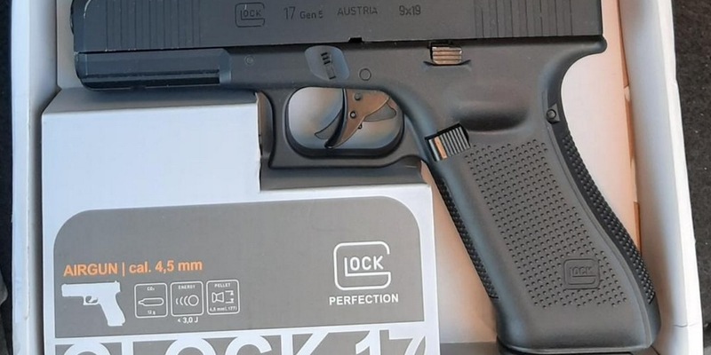 Bundespolizeidirektion München: Bedrohung mit Pistole im Zug/ Bundespolizei liefert Mann ins Bezirkskrankenhaus ein - Foto: presseportal.de