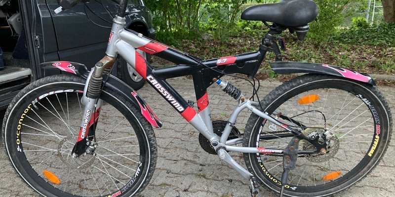 POL-DA: Griesheim: Duo festgenommen und entwendetes Rad entdeckt / Wer erkennt sichergestellte Fahrräder - Foto: presseportal.de