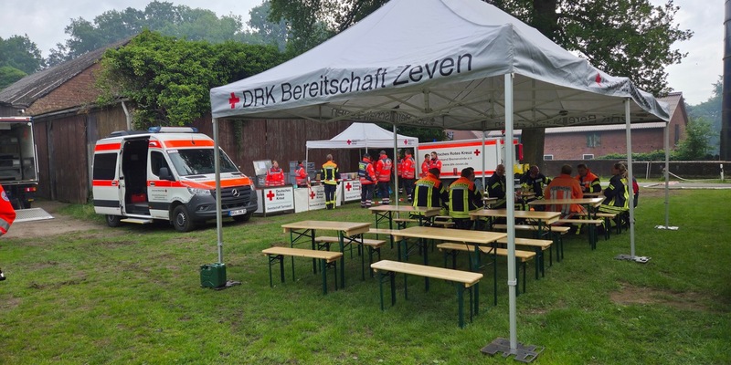FW-ROW: Feuerwehreinsatz in Ostereistedt: Lagerhalle in Vollbrand - Foto: presseportal.de