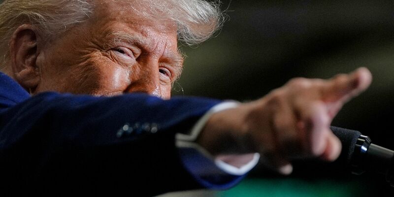 Trumps ist laut Medienberichten informiert worden, dass sein Name in den Epstein-Akten auftaucht. Der Kontext ist unklar.  - Foto: Julia Demaree Nikhinson/AP/dpa