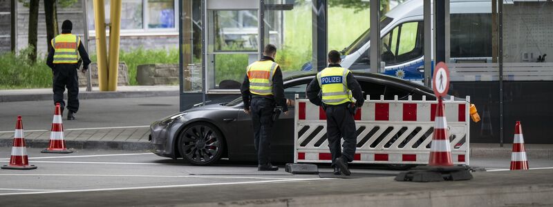 Kurz nach dem Regierungswechsel waren die Grenzkontrollen verschärft worden. (Archivbild) - Foto: Gian Ehrenzeller/KEYSTONE/dpa