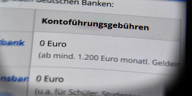 Unzlässige Gebühren können zurückverlangt werden - eine gewisse Zeit lang. - Foto: Jens Kalaene/dpa-Zentralbild/dpa