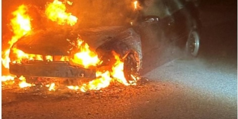 POL-WHV: Nächtlicher Fahrzeugbrand in der Kiebitzstraße - Ursache unklar - Foto: presseportal.de