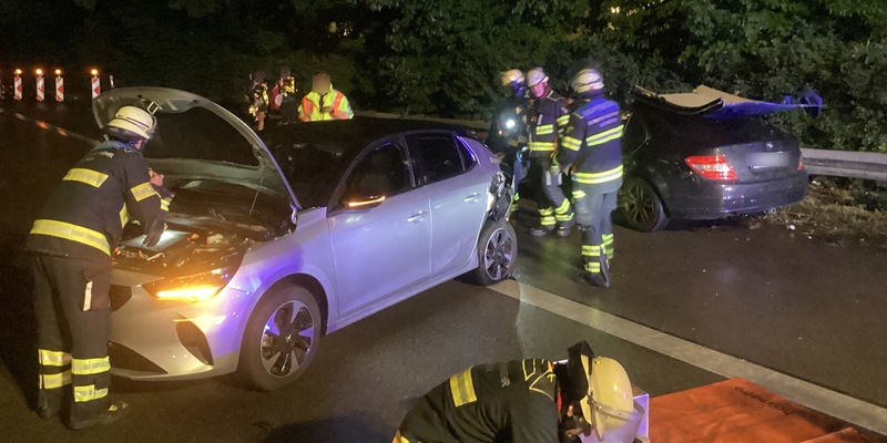 FW-M: Vier Verletzte bei Verkehrsunfall (Sendling-Westpark) - Foto: presseportal.de