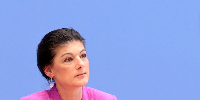 Das BSW war bereits im März mit Eilanträgen in Karlsruhe gescheitert. (Archivbild) - Foto: Carsten Koall/dpa