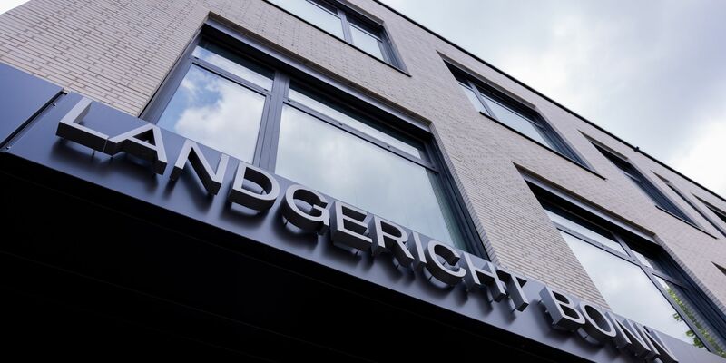 Bei Cum-Ex verschoben Finanzakteure Aktien mit («cum») und ohne («ex») Dividendenanspruch hin und her, um gar nicht gezahlte Steuern erstattet zu bekommen. - Foto: Rolf Vennenbernd/dpa