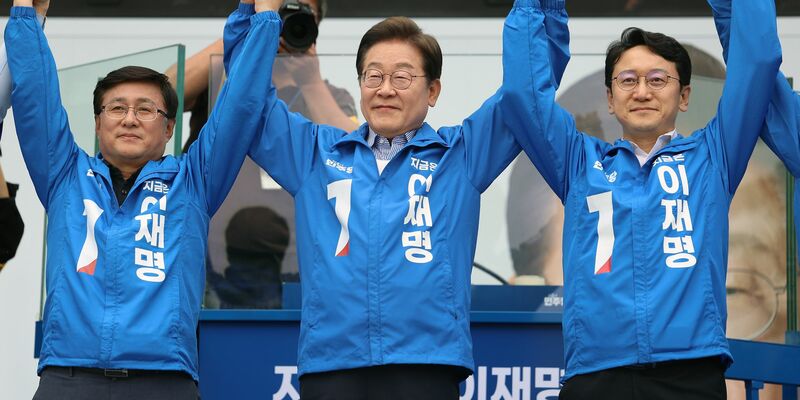 Liegt bei der vorgezogenen Präsidentschaftswahl in Südkorea vorn: Der linke Oppositionsführer Lee Jae Myung.   - Foto: Yonhap/YNA/dpa