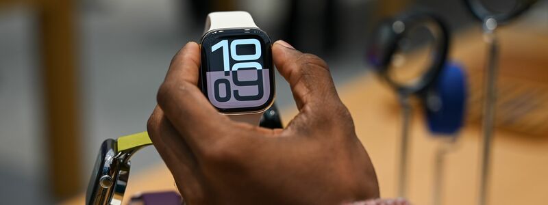 Die Deutsche Umwelthilfe zweifelt an der angeblichen Klimaneutralität der Apple Watch.  - Foto: Katharina Kusche/dpa/dpa-tmn