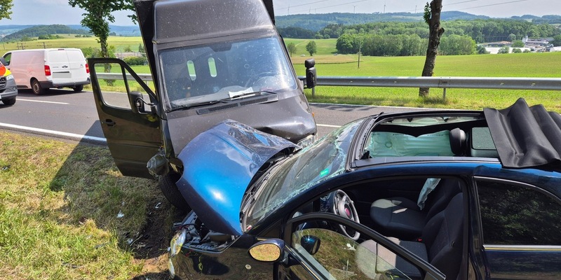 FW VG Westerburg: Verkehrsunfall im Kreuzungsbereich bei Gershasen forderte drei Verletzte - Foto: presseportal.de