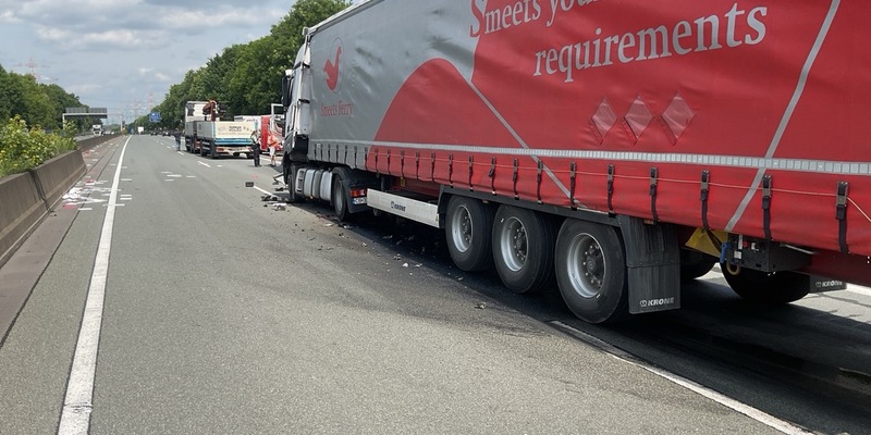 FW-DO: Verkehrsunfall zwischen drei LKW auf der A45 Fahrtrichtung Oberhausen - Foto: presseportal.de