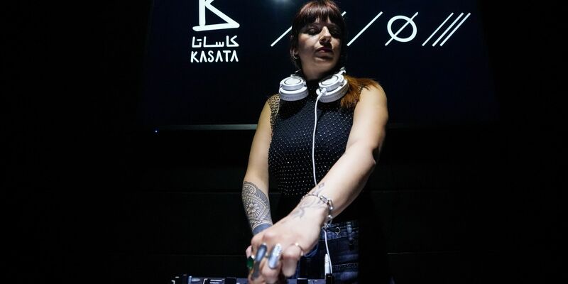 Die in Berlin lebende DJ Nuria legt in Damaskus auf. - Foto: Moawia Atrash/dpa