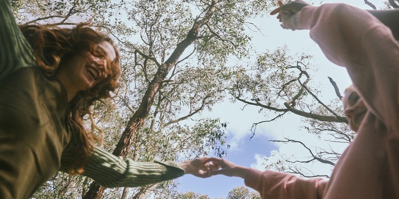 Umfrage: Die Deutschen lieben Urlaubsflirts / Die Dating App Bumble untersucht die Wirkung von Reisen auf Datingverhalten und Beziehungsdynamiken - Foto: presseportal.de