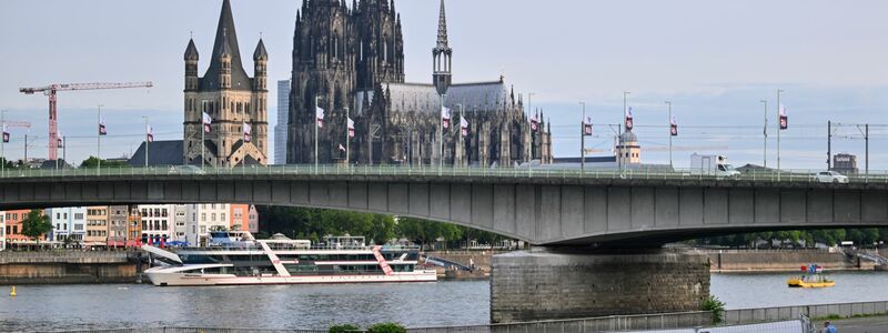 Auch viele bettlägerige Menschen müssen aus der Sperrzone gebracht werden. - Foto: Henning Kaiser/dpa