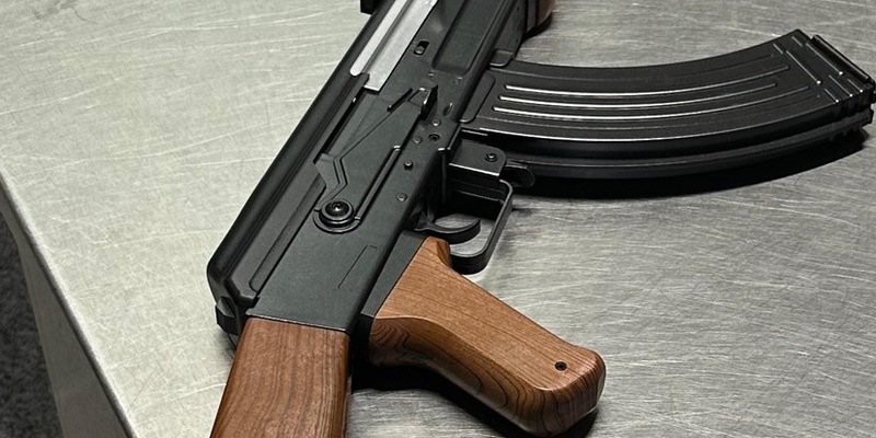 HZA-D: Mit dem Spielzeuggewehr durch den Zoll / Täuschend echte Softair Kalaschnikow führt zu Ärger beim Zoll - Foto: presseportal.de