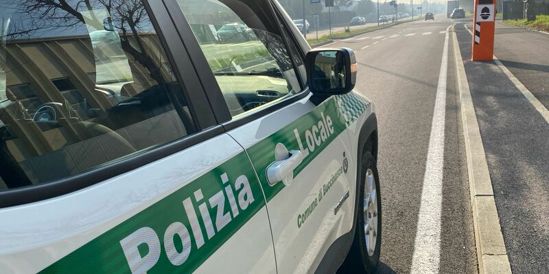 Auch vielen deutschen Urlaubern bekannt: Blitzer-Säulen in Italien. (Archivbild)  - Foto: Gemeindeverwaltung Buccinasco/dpa