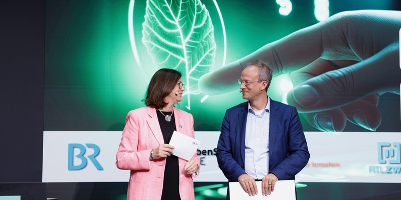 Nachhaltigkeitspreis Medien 2025 für Beiträge mit gesellschaftlicher Relevanz / Medienhäuser und Content Creators können sich ab sofort bei der BLM bewerben - Foto: Medientage München / Weiterer Text über ots und www.presseportal.de/nr/62483 / Die Verwendung dieses Bildes für redaktionelle Zwecke ist unter Beachtung aller mitgeteilten Nutzungsbedingungen zulässig und dann auch honorarfrei. Veröffentlichung ausschließ