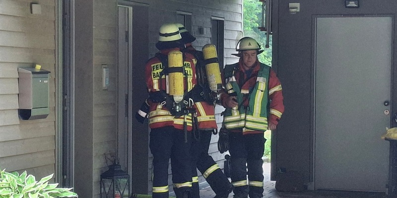 KFV-CW: Schwelbrand nach Blitzeinschlag / Hausbesitzer entdecken Gefahr im Obergeschoss/Feuerwehr öffnet Dachstuhl - Foto: presseportal.de