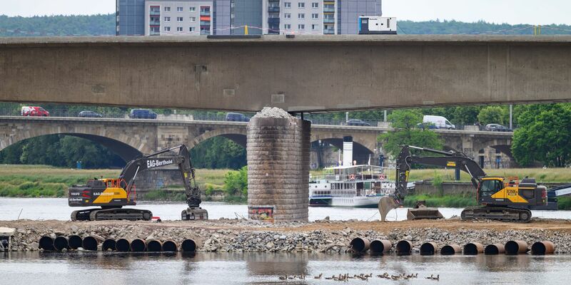 Brücken, Straßen, Energienetze: Die deutsche Infrastruktur soll mit Milliardenschulden modernisiert werden. (Archivbild) - Foto: Robert Michael/dpa