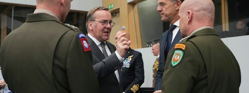 Am Rande eines Treffens der sogenannten Ukraine-Kontaktgruppe in Brüssel kündigte Pistorius einen neuen Anlauf für die internationale Verstärkung und Aufrechterhaltung der ukrainischen Flugabwehr an. - Foto: Virginia Mayo/AP/dpa