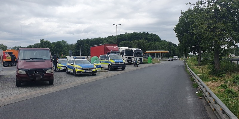 POL-HI: Gemeinsame Kontrolle der Polizei Hildesheim mit dem Gewerbeaufsichtsamt Hildesheim auf der BAB 7 - Foto: presseportal.de