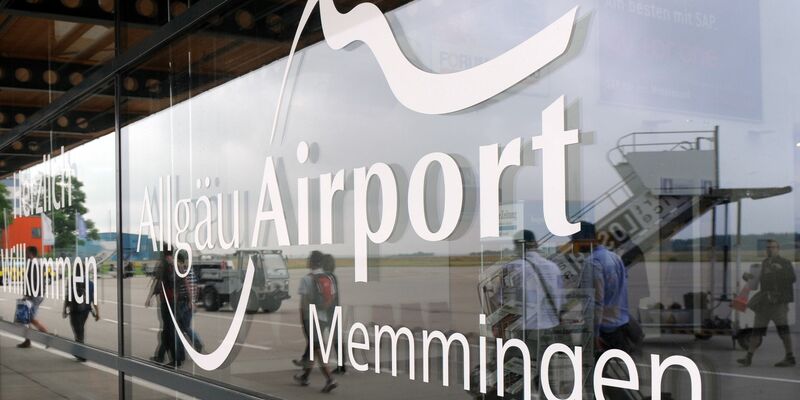 Am Flughafen Memmingen läuft ein Rettungseinsatz. (Symbolbild) - Foto: Andreas Gebert/dpa