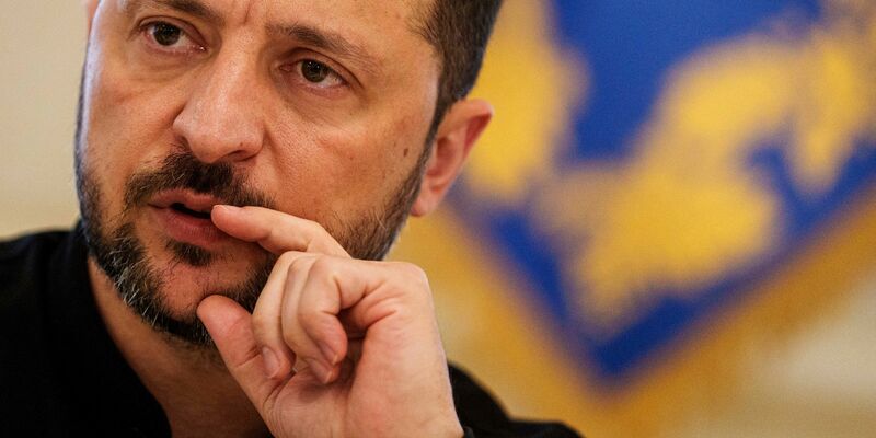 Selenskyj appelliert an die Verbündeten, Putins Drohungen nicht mit Schwäche zu begegnen. - Foto: Evgeniy Maloletka/AP/dpa