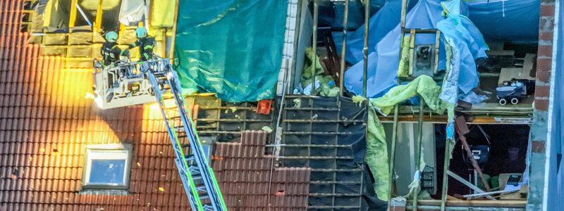 In Ulm wurden infolge des Unwetters mehrere Wohnhausdächer abgedeckt - war es ein Tornado? - Foto: Jason Tschepljakow/dpa