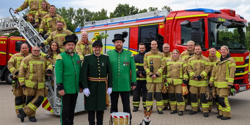 FW-OLL: Tradition trifft Verantwortung - Feuerwehr bleibt auch zum Gildefest einsatzbereit - Foto: presseportal.de