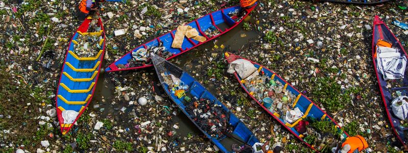 Bilder wie diese zeigen, warum der Citarum oft «dreckigster Fluss der Welt» genannt wird. - Foto: Algi Febri Sugita/ZUMA Press Wire/dpa