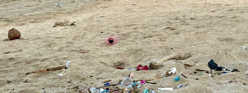 Auch die Urlaubsinsel Bali hat ein riesiges Müllproblem - wie hier am Strand von Kuta. - Foto: Carola Frentzen/dpa