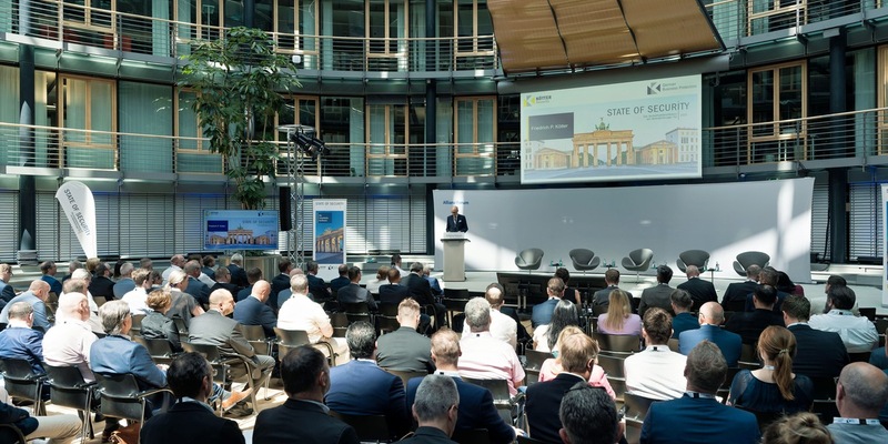 Sicherheitskonferenz am Brandenburger Tor: Hybride Bedrohungen im Fokus von Experten aus Wirtschaft und Politik - Foto: presseportal.de