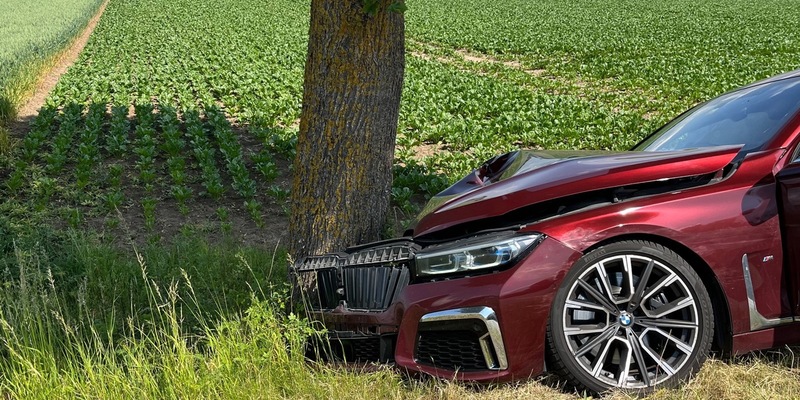 POL-HX: Warum kam der BMW von der Straße ab? Polizei sucht Zeugen - Foto: presseportal.de