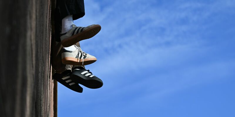 Ein Ende beim Sneaker-Trend ist aus Expertensicht nicht zu erwarten. (Symbolbild) - Foto: Arne Dedert/dpa