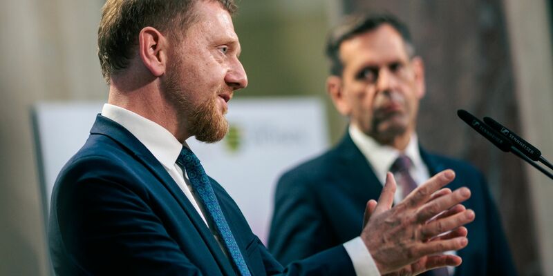 Im Ziel sind sich Bund und Länder einig: Die Wirtschaft soll entlastet werden. Das dürfe die Kommunen aber nicht über Gebühr belasten, verlangen die Ministerpräsidenten. - Foto: Carsten Koall/dpa