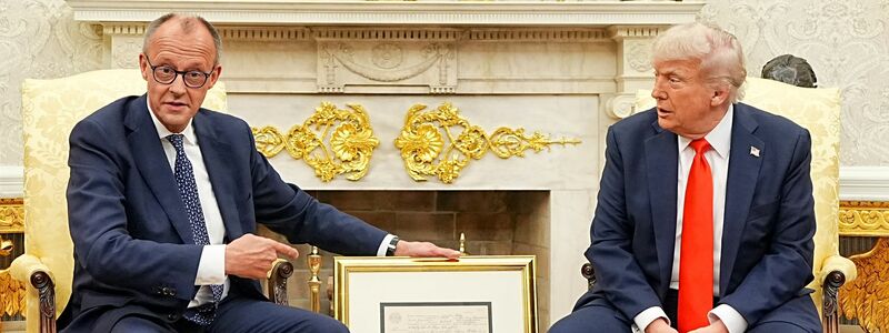 Sieht in europäischen Spitzenpolitikern wie Friedrich Merz offensichtlich eine indirekte Gefahr für amerikanische Interessen: US-Präsident Donald Trump. (Archivbild) - Foto: Michael Kappeler/dpa Pool/dpa