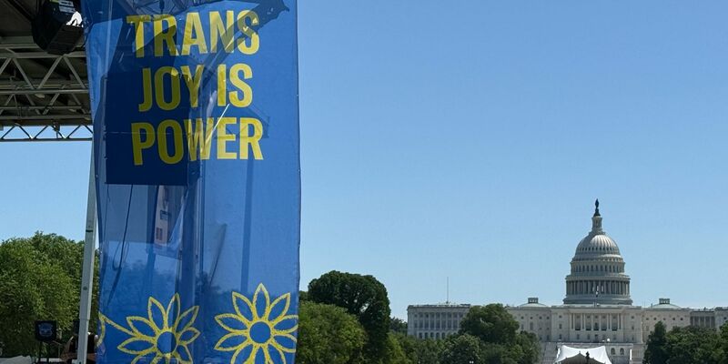 Auch vor einige Kirchen in Washington ist Regenbogen-Dekoration zu sehen.  - Foto: Franziska Spiecker/dpa
